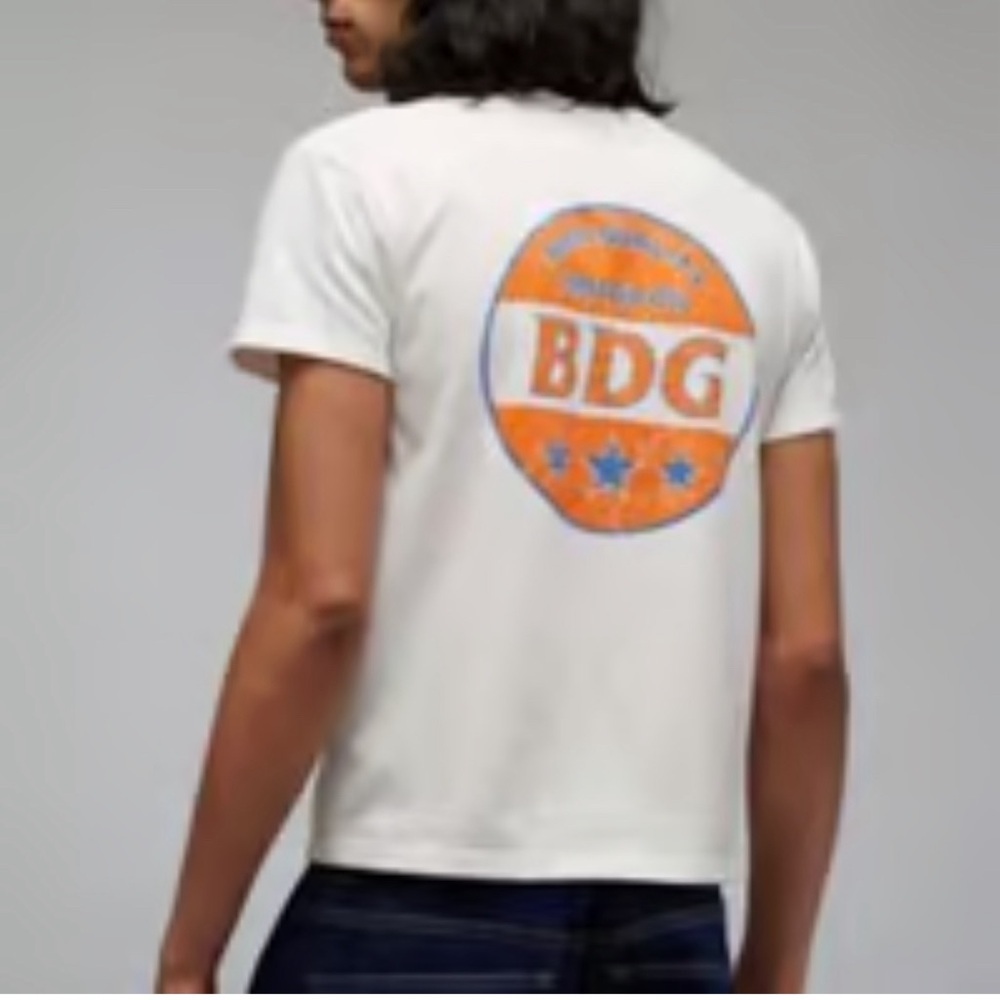 UO's Essential BDG Label Gas Station Tee Size Large - Picture 4 of 4